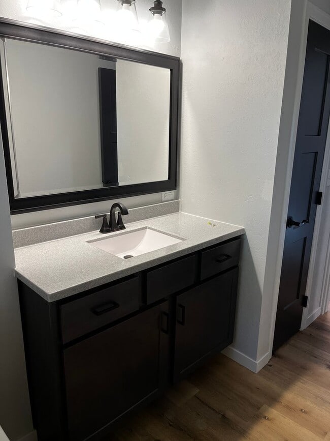 Building Photo - 3 Bed/1 Bath Ranch for rent in Brandon!