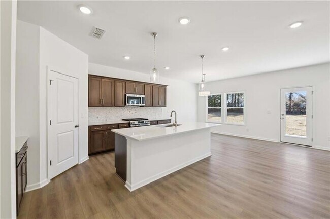 Building Photo - 64 Silverleaf Trl