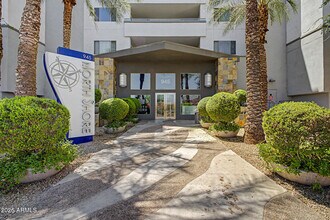 Building Photo - 945 E Playa Del Norte Dr