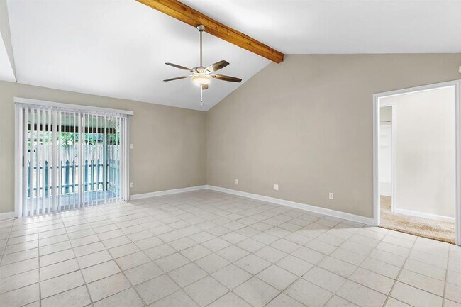 Building Photo - 2701 Peach Tree Ln