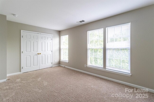 Building Photo - 9618 Blossom Hill Dr