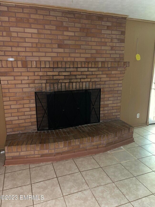 Building Photo - 10570 Woods Rd