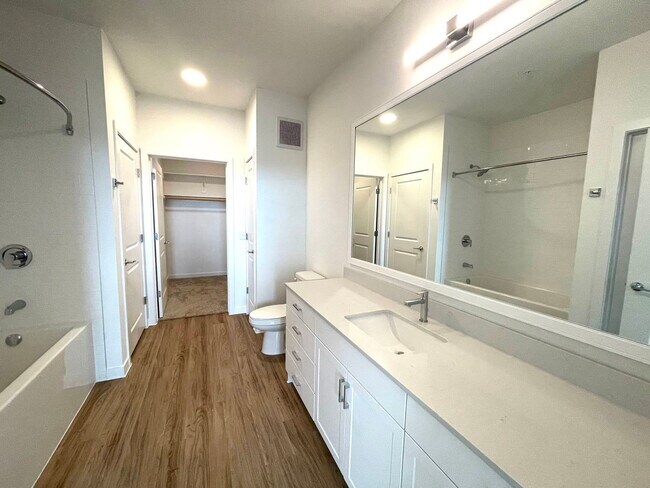 Building Photo - 1101 Abbeyglen Castle Dr