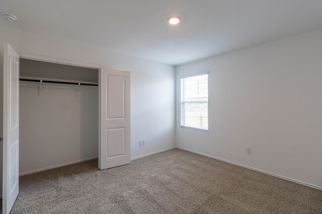 Building Photo - 5601 Bellissima Way