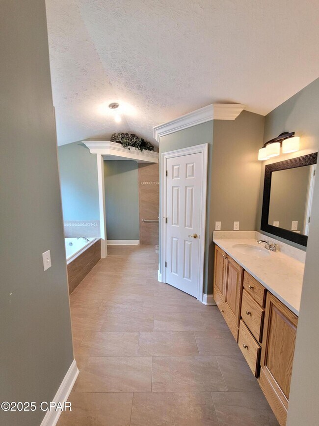 Building Photo - 1224 Huntington Ridge Rd