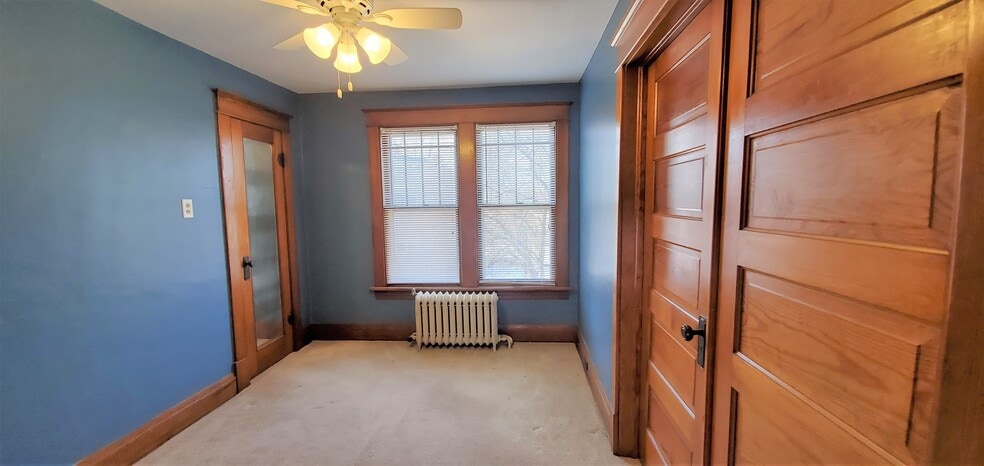 Building Photo - 332 E 5th St