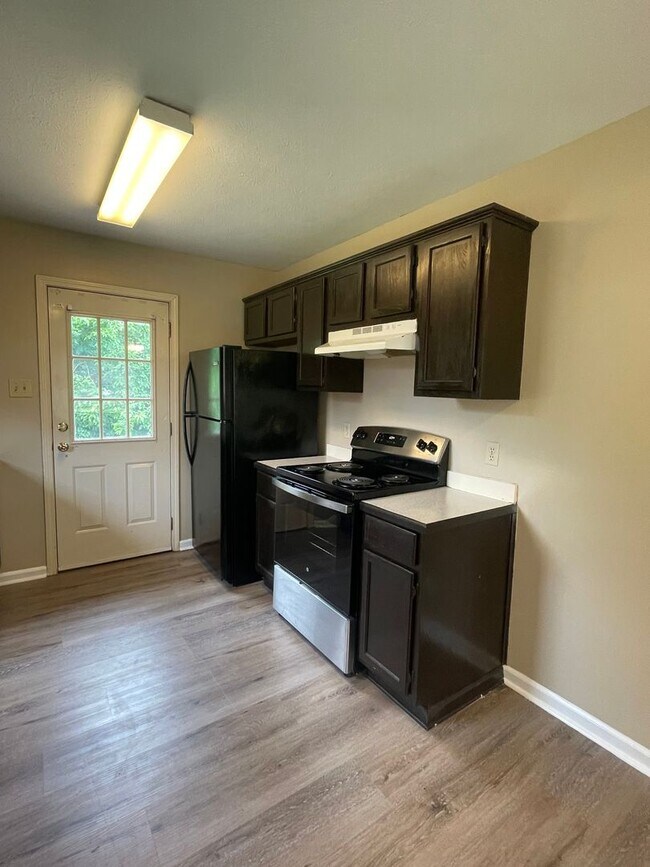 Building Photo - 2555 Winchester Dr