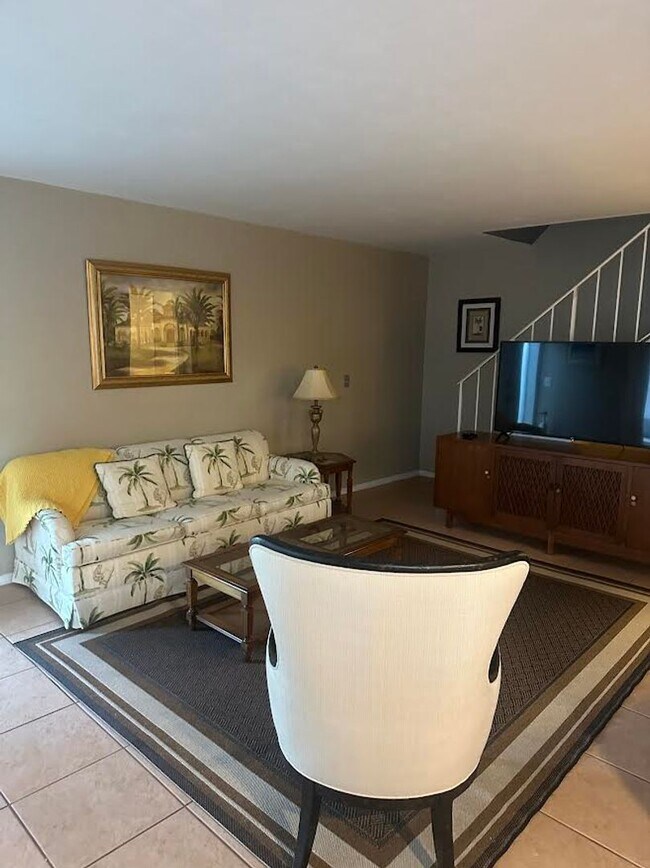 Building Photo - 2 Bedroom Condo with One Car Garage