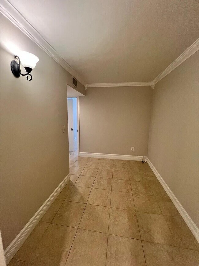 Building Photo - 403 NW 68th Ave