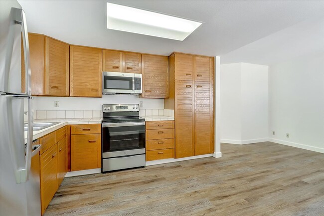 Building Photo - 2BR/2.5BA Home in Cupertino with High Ceil...