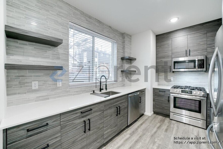 Building Photo - 539 S Cloverdale St