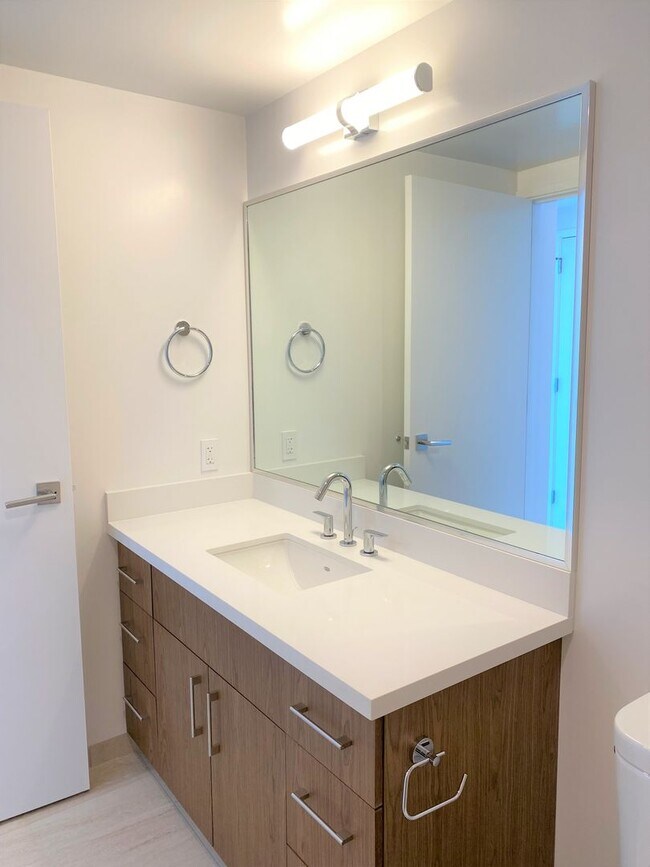 Building Photo - Azure Ala Moana - High Floor One Bedroom