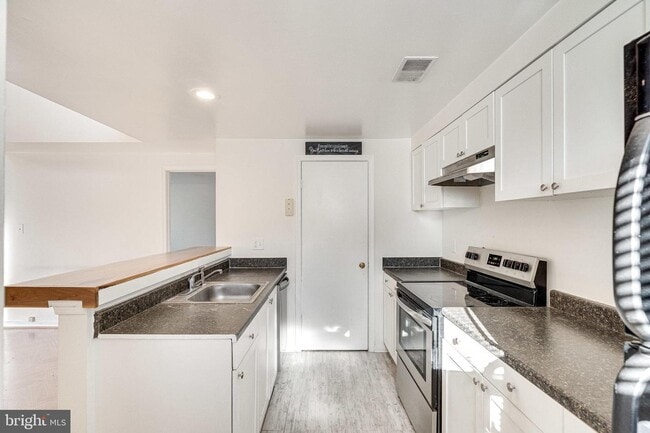 Building Photo - 4418 Pembrook Village Dr