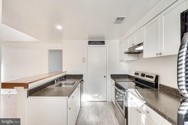 Building Photo - Elevated Comfort: Spacious Condo with Loft and Fireplace