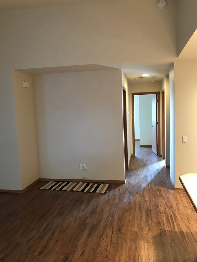 Building Photo - 809/811 Jamie Drive
