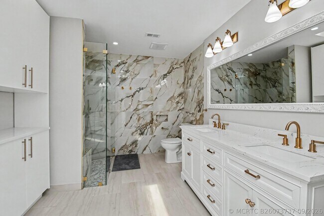 Building Photo - 21460 Laguna Dr