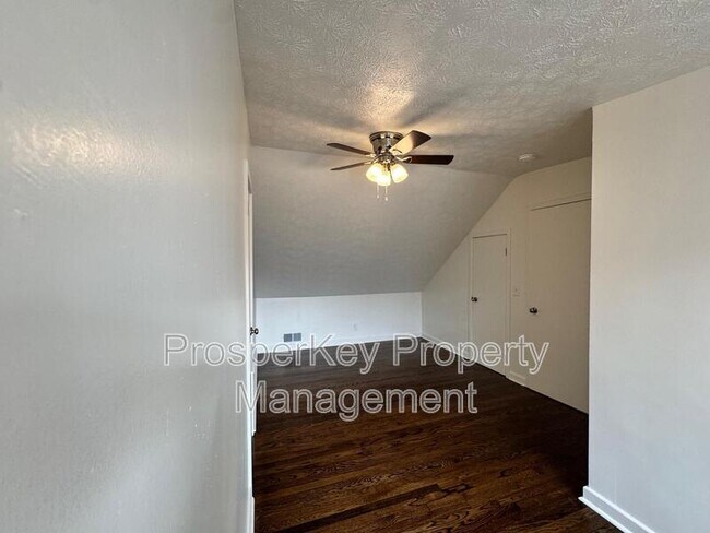 Building Photo - 419 Victoria Dr