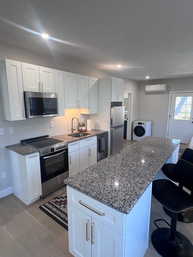 Building Photo - 33 South Ave
