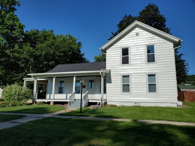 Building Photo - 602 S 1st St