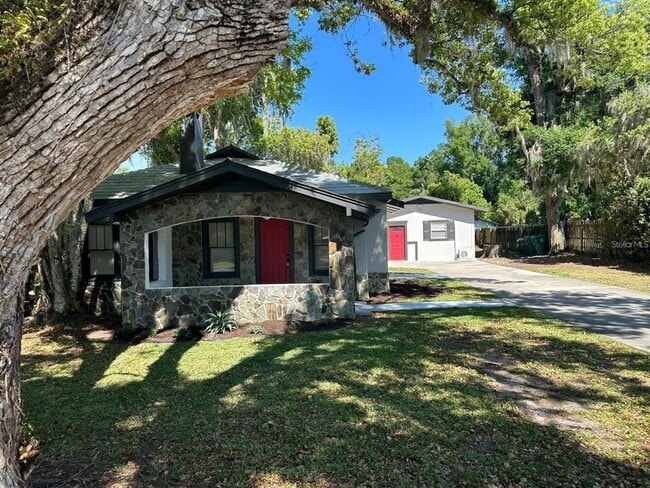 Primary Photo - 221 N Julia Ave