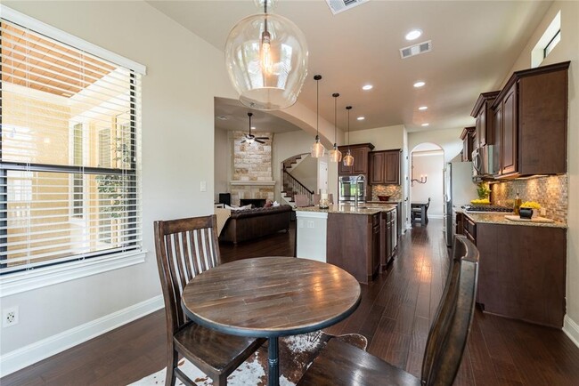 Building Photo - 407 Indianwood Dr