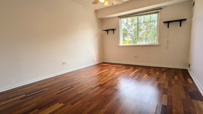 Building Photo - 1505 N Windsor Dr