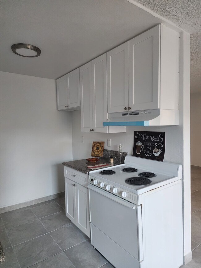 Building Photo - Cedros Apartments