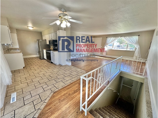 Building Photo - 4 Bedroom 2 Bath - 2 Car Garage House - Do...
