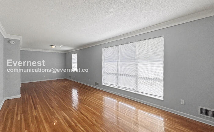 Building Photo - 400 Glen Crest Dr