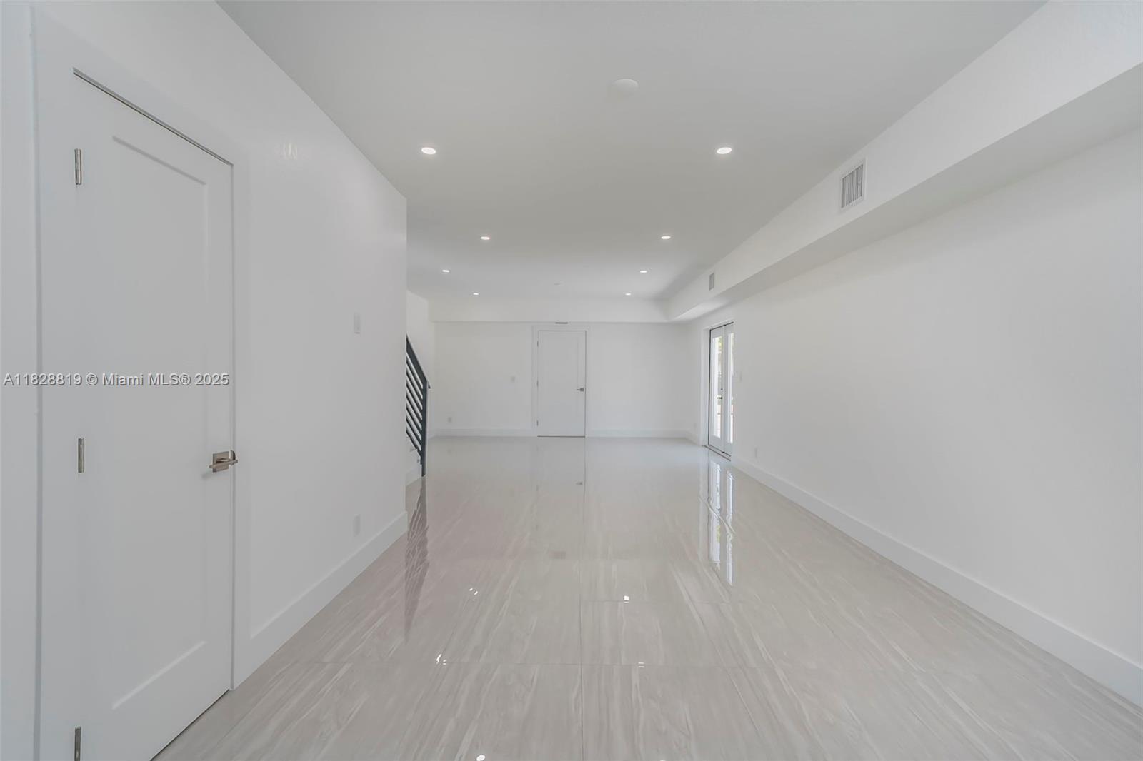 Building Photo - 590 SW 23rd Ave