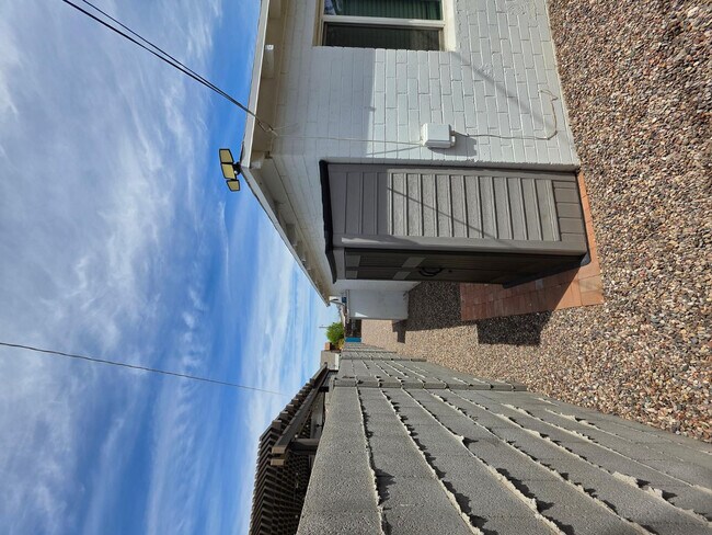 Building Photo - 2803 E Monroe St