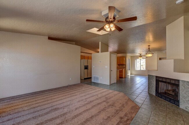 Building Photo - Pet Friendly 4 bedroom, 3 bath home for rent!