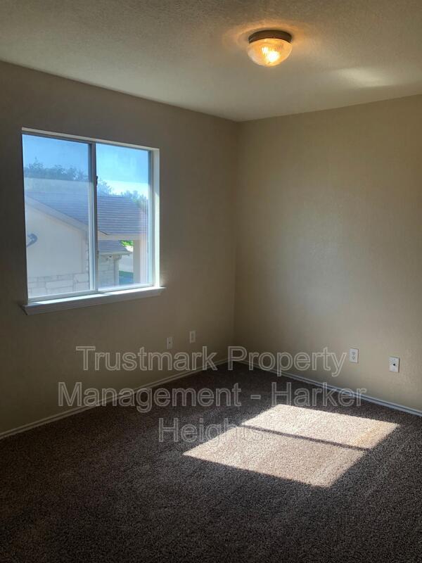 Building Photo - 4705 Golden Gate Dr