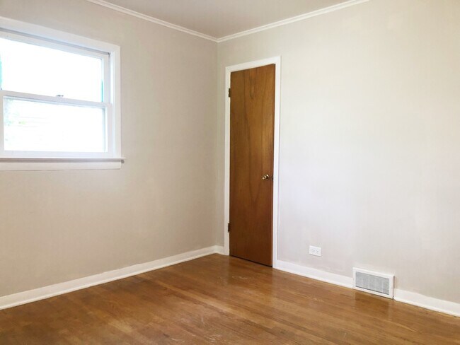 Building Photo - 23940 N Lakeside Dr