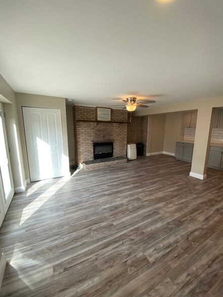 Living room - 12402 Buchanan Trl W