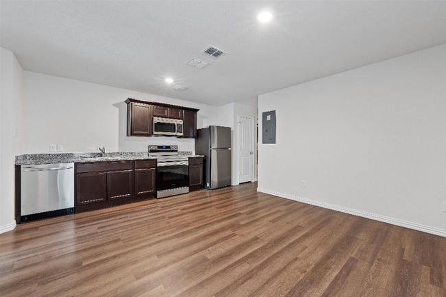 Building Photo - 2408 McKenzie Ave