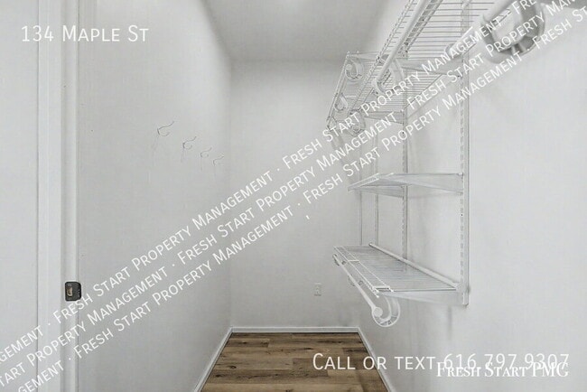 Building Photo - 134 Maple St