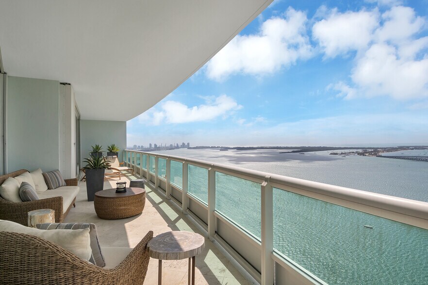 Building Photo - 1643 Brickell Ave