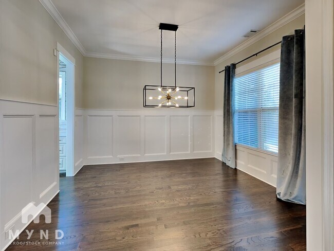 Building Photo - 2995 Manorview Ln