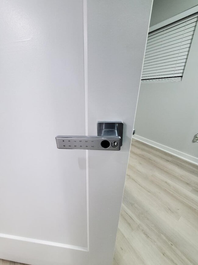 Building Photo - 294 Quick St