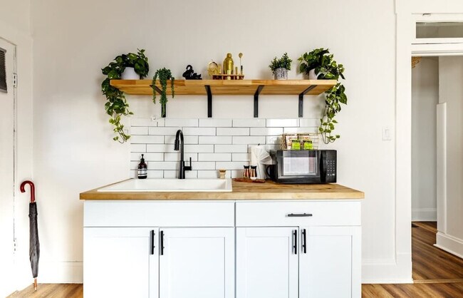 Building Photo - 575 1/2 City Park Avenue-SI ID1265634P