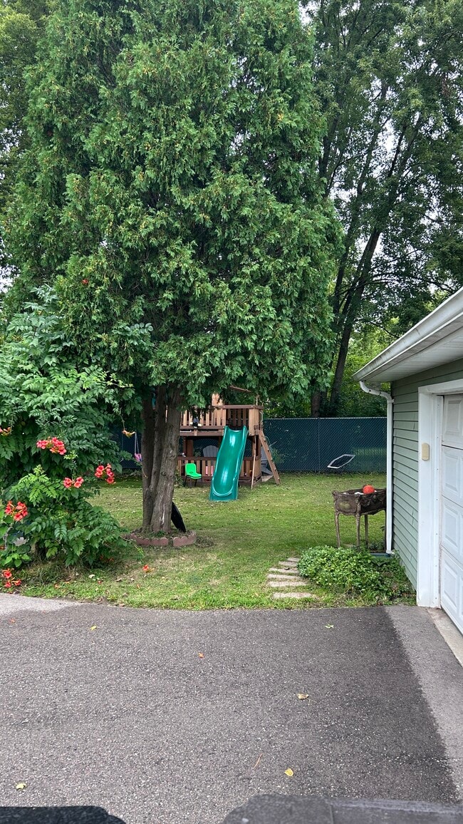 Primary Photo - 11455 W Forest Home Ave