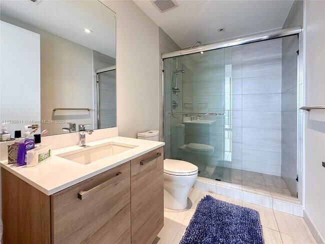 Building Photo - 5000 Island Estates Dr