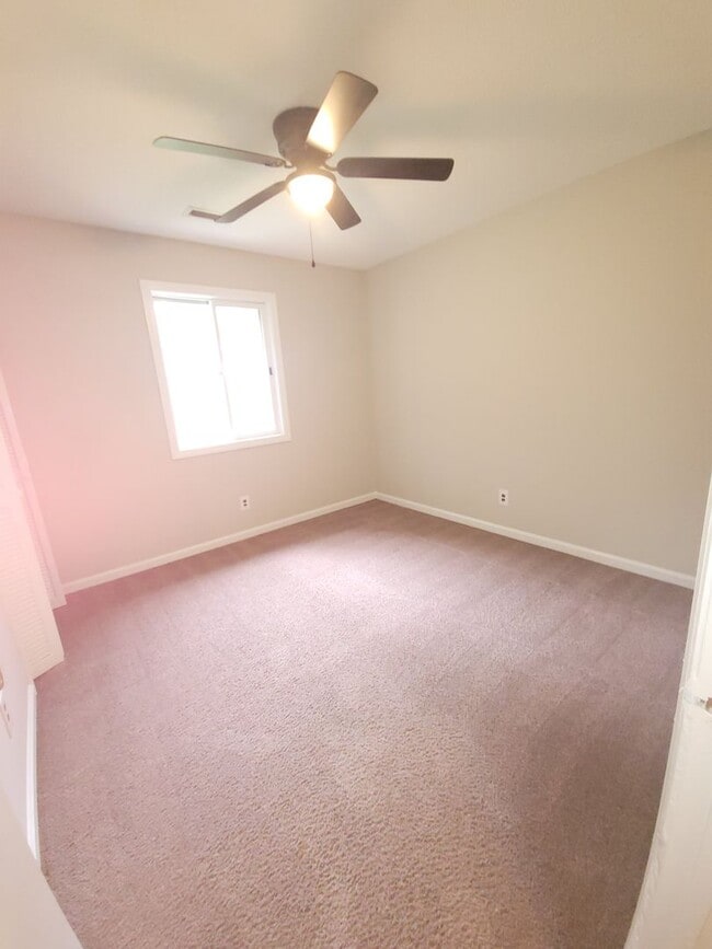 Building Photo - 207 White Oak Rd