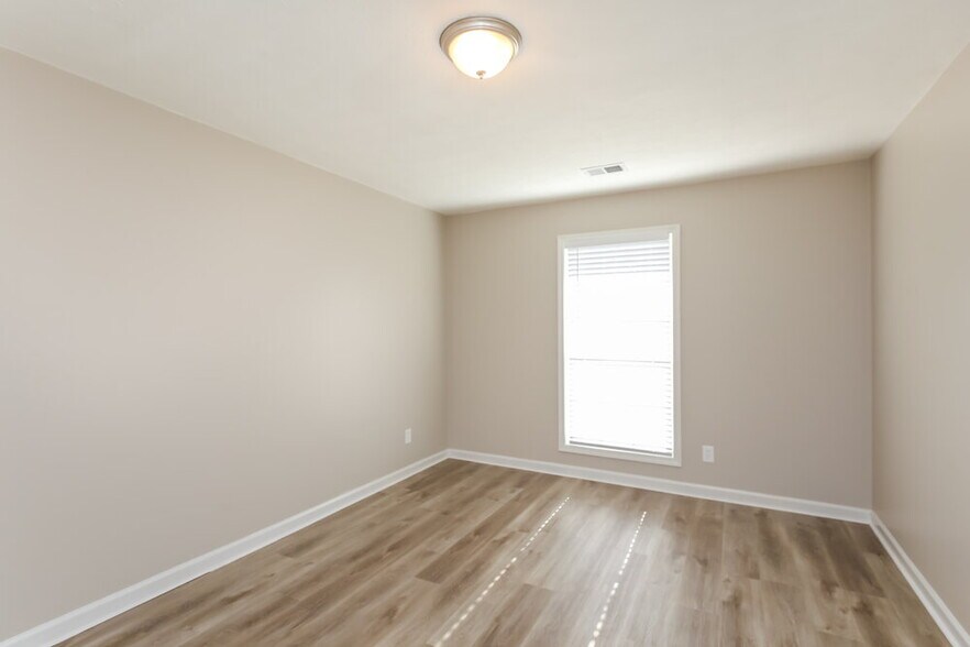 Building Photo - 1282 Bailing Dr