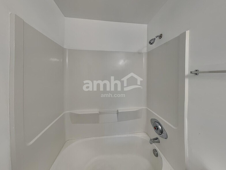 Building Photo - 2925 Shetland Ln