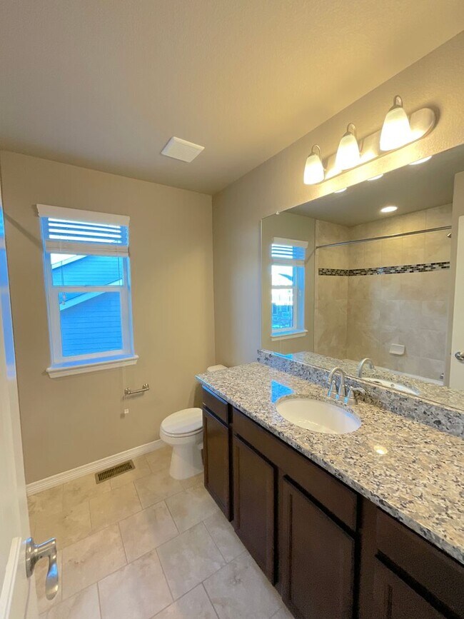 Building Photo - 4 Bedroom Home Available Near Londonderry Dr & Eastonville Rd!