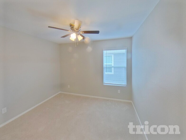 Building Photo - 6445 Middlebury Dr