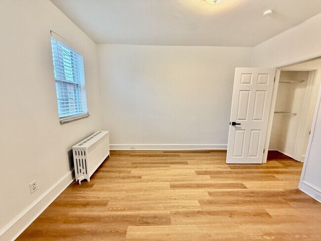 Building Photo - Just RENOVATED open floorplan 3 BED/1 BA H...