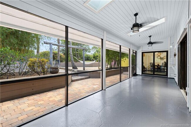 Building Photo - 10380 SE Jupiter Narrows Dr